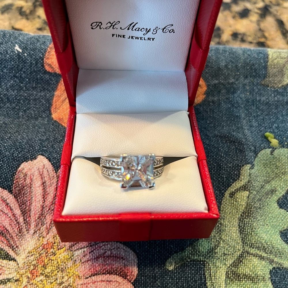 Beautiful Silver & Crystal Cocktail Ring 💍 ✨ Sparkles like Diamonds in the Sky!